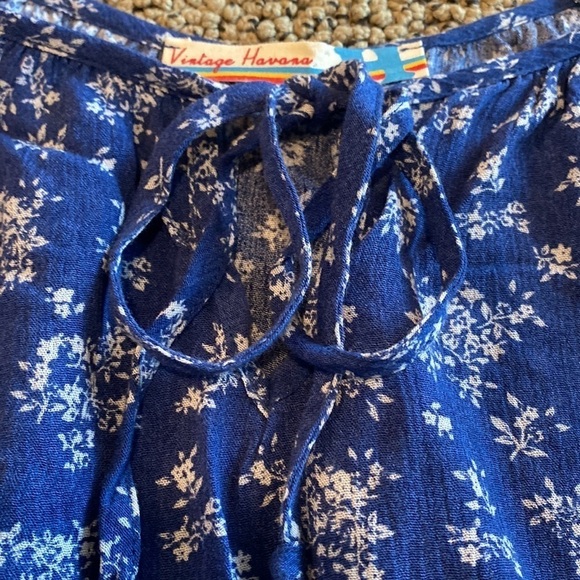 Vintage Havana Blue & White Floral Shirt Size Medium in Like New Condition - Picture 4 of 6